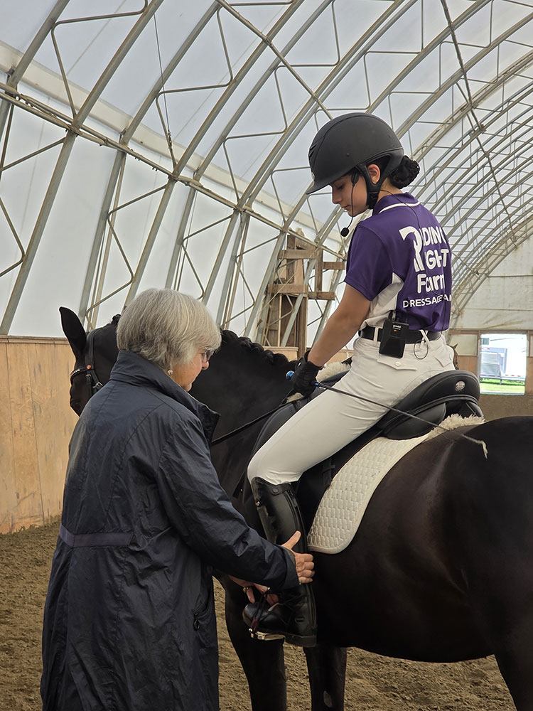 Lendon Gray coaching young rider image